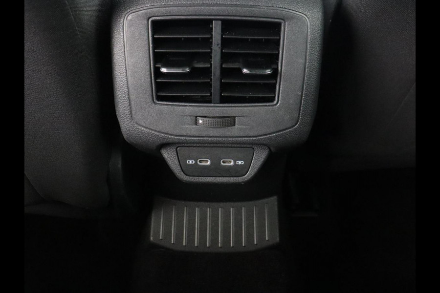 Volkswagen T-Roc 1.5 TSI Life Business | Stoelverwarming | Camera | Virtual Cockpit | Carplay | Full LED | Adaptive cruise | Navigatie | Park Assist | Climate control | DAB | Bluetooth