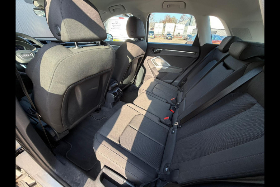 Audi Q3 45 TFSI e S edition / LED / TREKHAAK / NAVI / luxe stoelen enz..