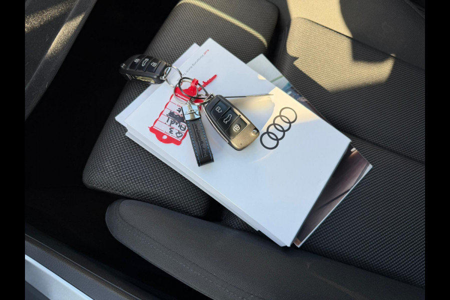 Audi Q3 45 TFSI e S edition / LED / TREKHAAK / NAVI / luxe stoelen enz..