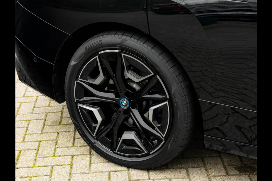BMW iX xDrive50 - Sportpakket - Pano - Driving Ass Prof - Harman Kardon - 112 kWh