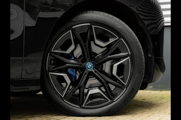 BMW iX xDrive50 - Sportpakket - Pano - Driving Ass Prof - Harman Kardon - 112 kWh