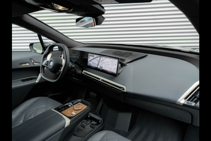 BMW iX xDrive50 - Sportpakket - Pano - Driving Ass Prof - Harman Kardon - 112 kWh