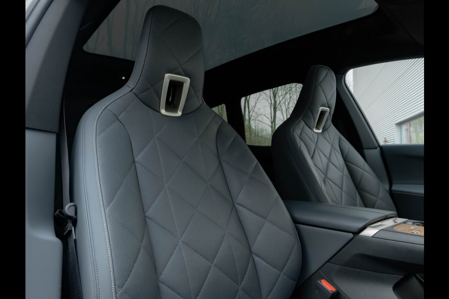 BMW iX xDrive50 - Sportpakket - Pano - Driving Ass Prof - Harman Kardon - 112 kWh