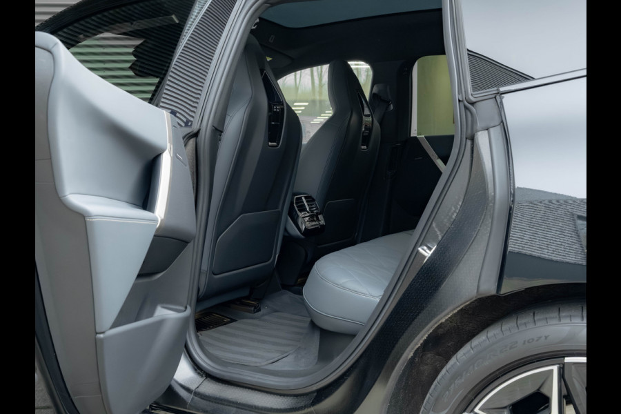 BMW iX xDrive50 - Sportpakket - Pano - Driving Ass Prof - Harman Kardon - 112 kWh