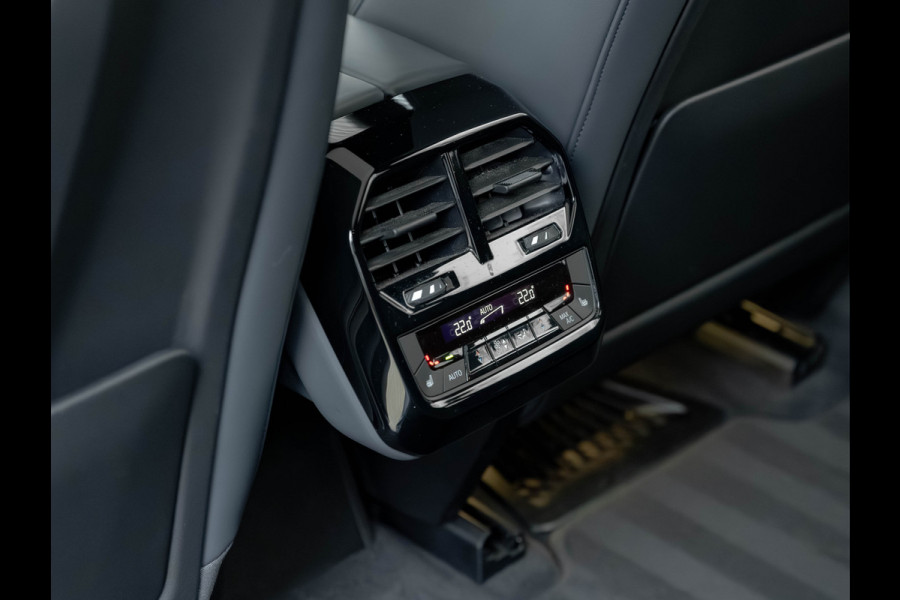 BMW iX xDrive50 - Sportpakket - Pano - Driving Ass Prof - Harman Kardon - 112 kWh