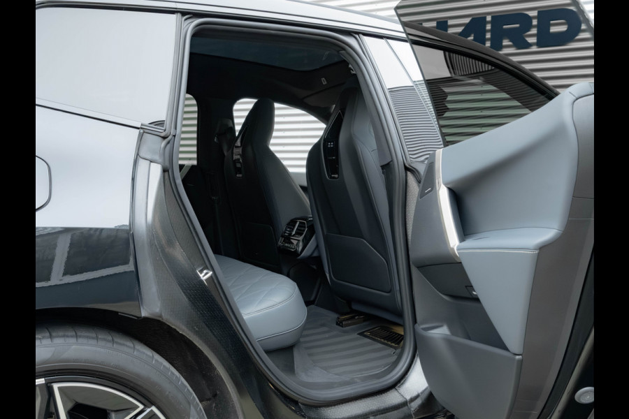 BMW iX xDrive50 - Sportpakket - Pano - Driving Ass Prof - Harman Kardon - 112 kWh