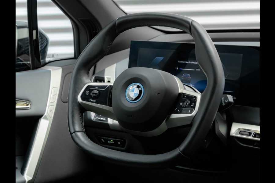 BMW iX xDrive50 - Sportpakket - Pano - Driving Ass Prof - Harman Kardon - 112 kWh