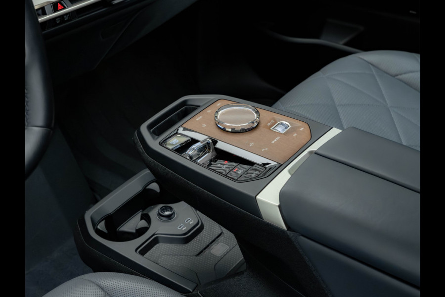BMW iX xDrive50 - Sportpakket - Pano - Driving Ass Prof - Harman Kardon - 112 kWh