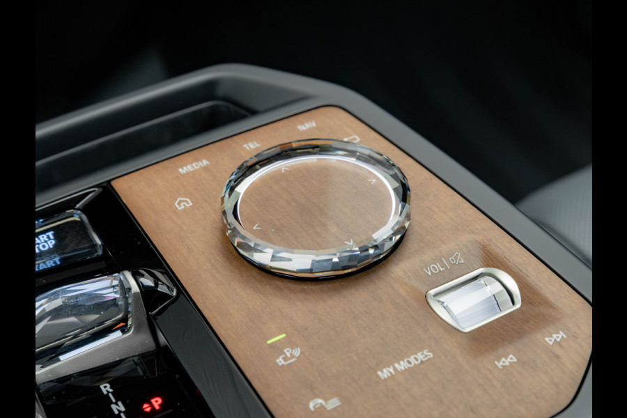 BMW iX xDrive50 - Sportpakket - Pano - Driving Ass Prof - Harman Kardon - 112 kWh
