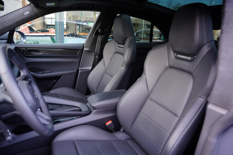 Porsche Macan Turbo 100 kWh / Passenger Display / Panoramadak / 2 D.Km