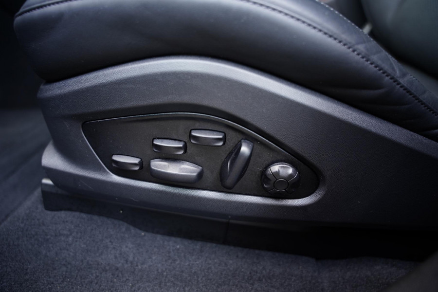 Porsche Macan Turbo 100 kWh / Passenger Display / Panoramadak / 2 D.Km