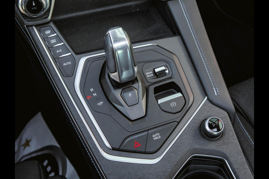 Lynk & Co 01 1.5 Black Edition Panoramadak|360° Camera|ACC|Stoelverwarming|Navi|Carplay