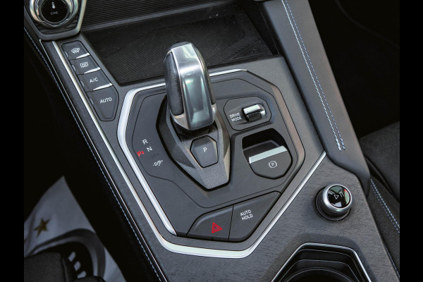 Lynk & Co 01 1.5 Black Edition Panoramadak|360° Camera|ACC|Stoelverwarming|Navi|Carplay