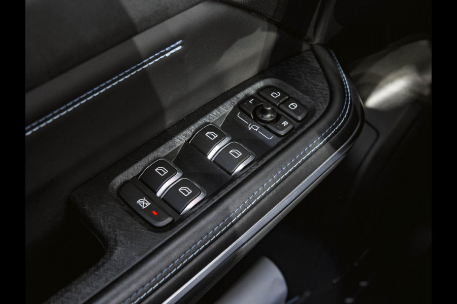 Lynk & Co 01 1.5 Black Edition Panoramadak|360° Camera|ACC|Stoelverwarming|Navi|Carplay