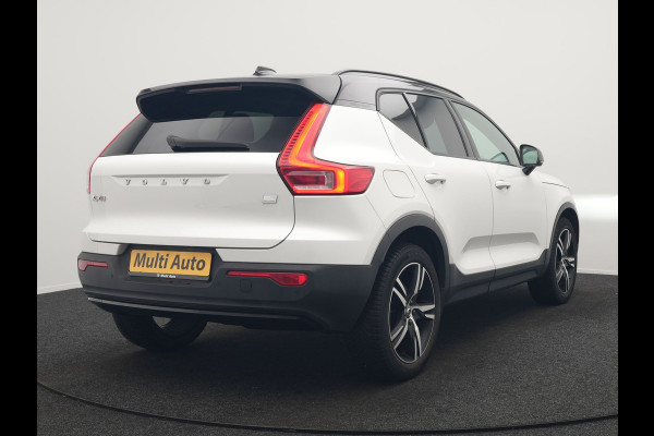 Volvo XC40 T5 Recharge R-Design Plug In Hybrid 263pk Dealer O.H. PHEV | Adaptive Cruise | Camera | Lederen Sportstoelen Memory & Verwarmd | Apple Carplay | Stuur Verwarmd | 19"L.M | Virtual | Blis | Navigatie | DAB |