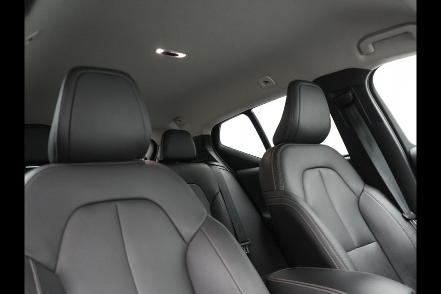 Volvo XC40 T5 Recharge R-Design Plug In Hybrid 263pk Dealer O.H. PHEV | Adaptive Cruise | Camera | Lederen Sportstoelen Memory & Verwarmd | Apple Carplay | Stuur Verwarmd | 19"L.M | Virtual | Blis | Navigatie | DAB |