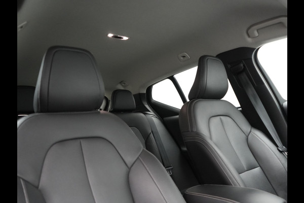 Volvo XC40 T5 Recharge R-Design Plug In Hybrid 263pk Dealer O.H. PHEV | Adaptive Cruise | Camera | Lederen Sportstoelen Memory & Verwarmd | Apple Carplay | Stuur Verwarmd | 19"L.M | Virtual | Blis | Navigatie | DAB |