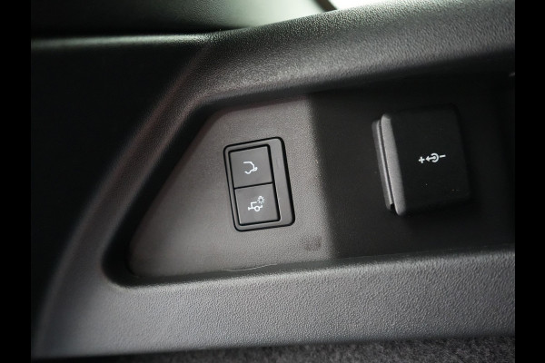 Land Rover Discovery Sport P300e R-Dynamic HSE Plug In Hybrid 300pk Dealer O.H. PHEV | Trekhaak Af Fabriek | Adaptive Cruise | Meridian Audio | Camera | Lederen Sportstoelen Memory & Verwarmd | 20"L.M | Matrix LED | Apple Carplay | Keyless | Stuur Verwarmd | Blis |