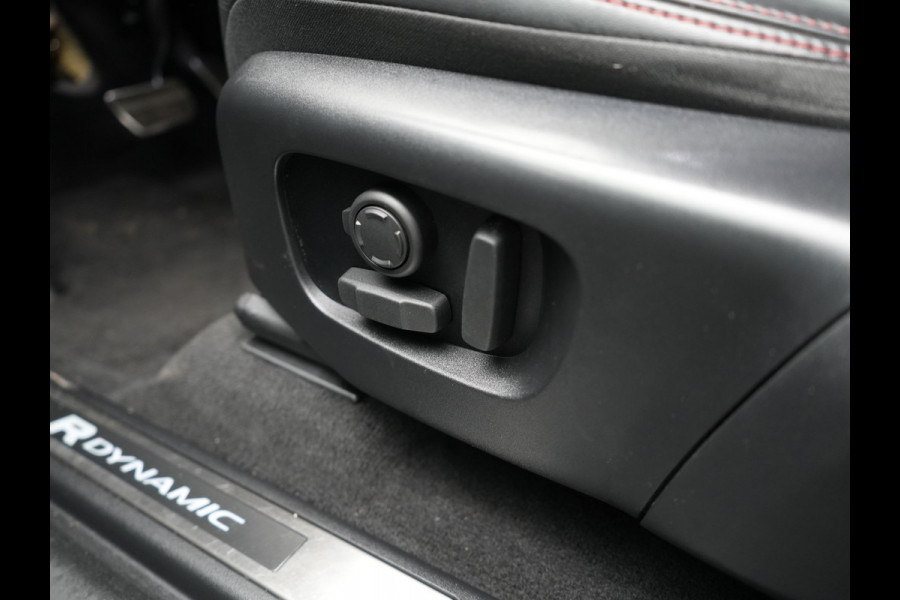 Land Rover Discovery Sport P300e R-Dynamic HSE Plug In Hybrid 300pk Dealer O.H. PHEV | Trekhaak Af Fabriek | Adaptive Cruise | Meridian Audio | Camera | Lederen Sportstoelen Memory & Verwarmd | 20"L.M | Matrix LED | Apple Carplay | Keyless | Stuur Verwarmd | Blis |