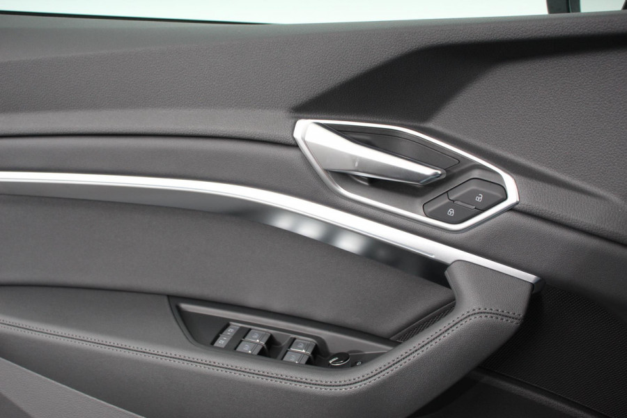 Audi e-tron 55 quattro Advanced edition Plus 408pk | Lederen bekleding | Navigatie | Climate Control | Camera | Extra Getint glas | Parkeer sensoren