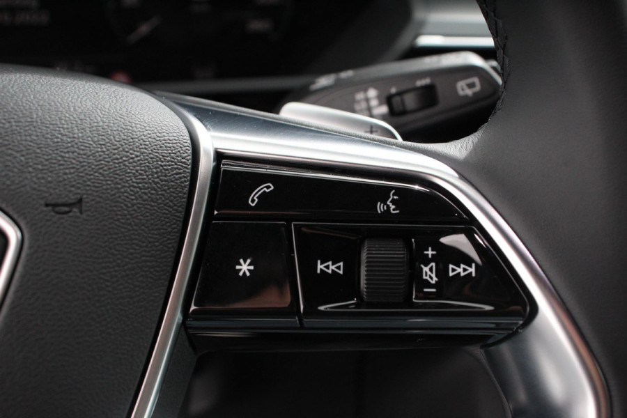 Audi e-tron 55 quattro Advanced edition Plus 408pk | Lederen bekleding | Navigatie | Climate Control | Camera | Extra Getint glas | Parkeer sensoren