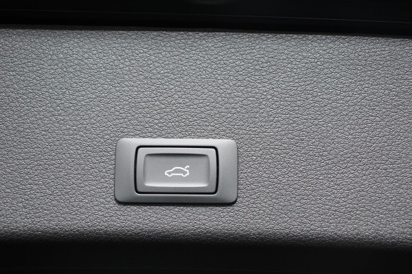 Audi e-tron 55 quattro Advanced edition Plus 408pk | Lederen bekleding | Navigatie | Climate Control | Camera | Extra Getint glas | Parkeer sensoren