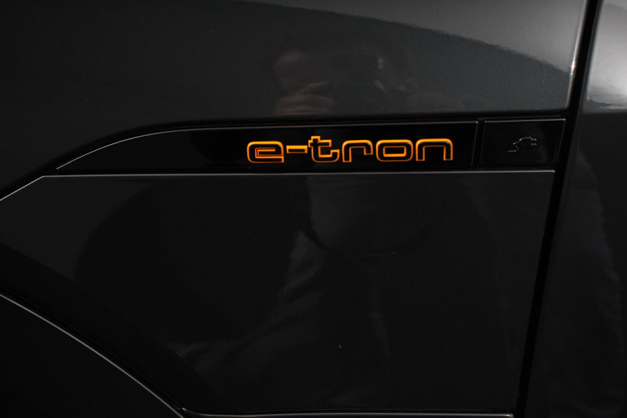 Audi e-tron 55 quattro Advanced edition Plus 408pk | Lederen bekleding | Navigatie | Climate Control | Camera | Extra Getint glas | Parkeer sensoren