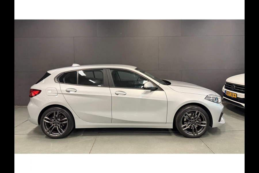 BMW 1-serie 118i Executive Edition V-COCKPIT/NAVI/LED/CARPLAY/ECC/PDC/CRUISE///