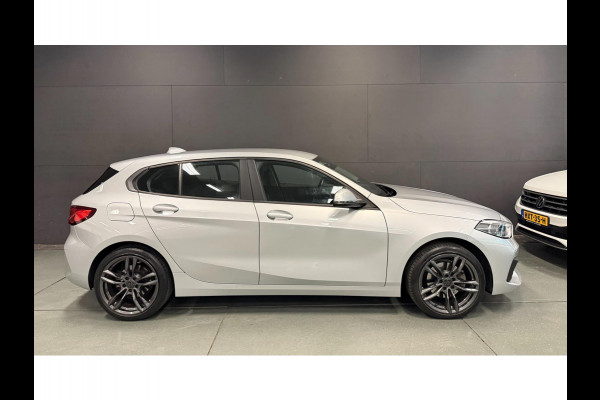 BMW 1-serie 118i Executive Edition V-COCKPIT/NAVI/LED/CARPLAY/ECC/PDC/CRUISE///
