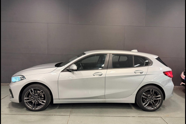 BMW 1-serie 118i Executive Edition V-COCKPIT/NAVI/LED/CARPLAY/ECC/PDC/CRUISE///