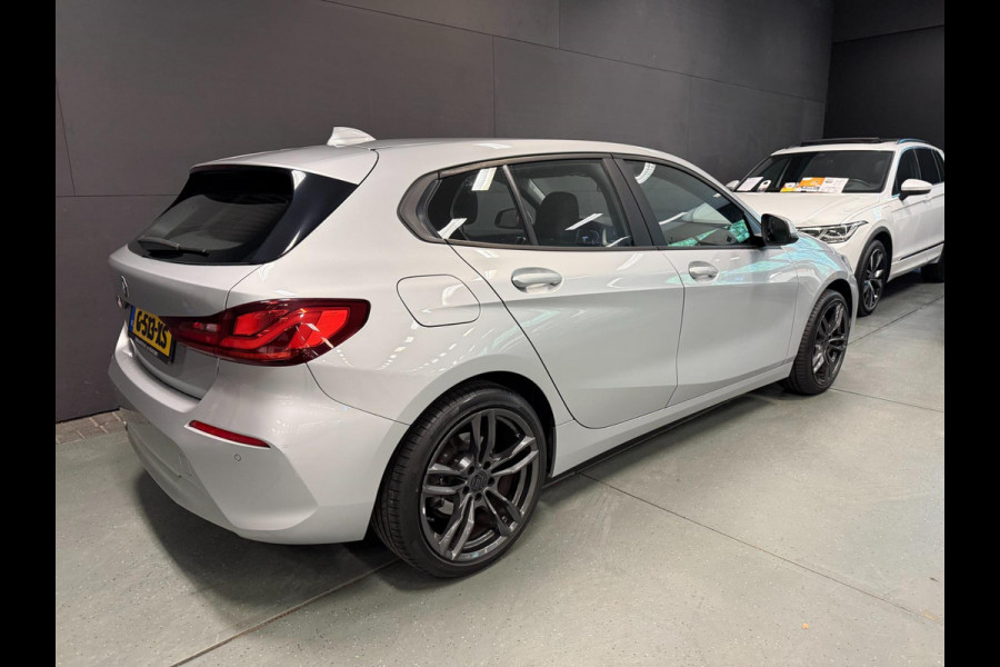 BMW 1-serie 118i Executive Edition V-COCKPIT/NAVI/LED/CARPLAY/ECC/PDC/CRUISE///