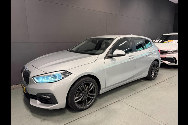 BMW 1-serie 118i Executive Edition V-COCKPIT/NAVI/LED/CARPLAY/ECC/PDC/CRUISE///