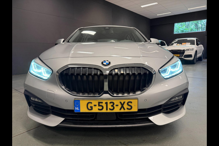BMW 1-serie 118i Executive Edition V-COCKPIT/NAVI/LED/CARPLAY/ECC/PDC/CRUISE///