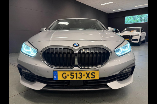 BMW 1-serie 118i Executive Edition V-COCKPIT/NAVI/LED/CARPLAY/ECC/PDC/CRUISE///