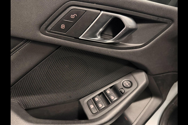 BMW 1-serie 118i Executive Edition V-COCKPIT/NAVI/LED/CARPLAY/ECC/PDC/CRUISE///