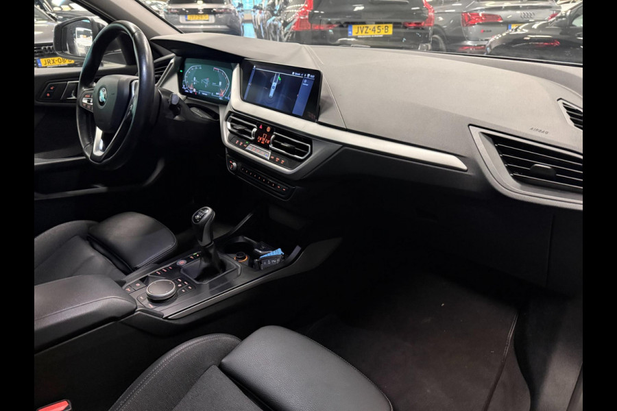 BMW 1-serie 118i Executive Edition V-COCKPIT/NAVI/LED/CARPLAY/ECC/PDC/CRUISE///