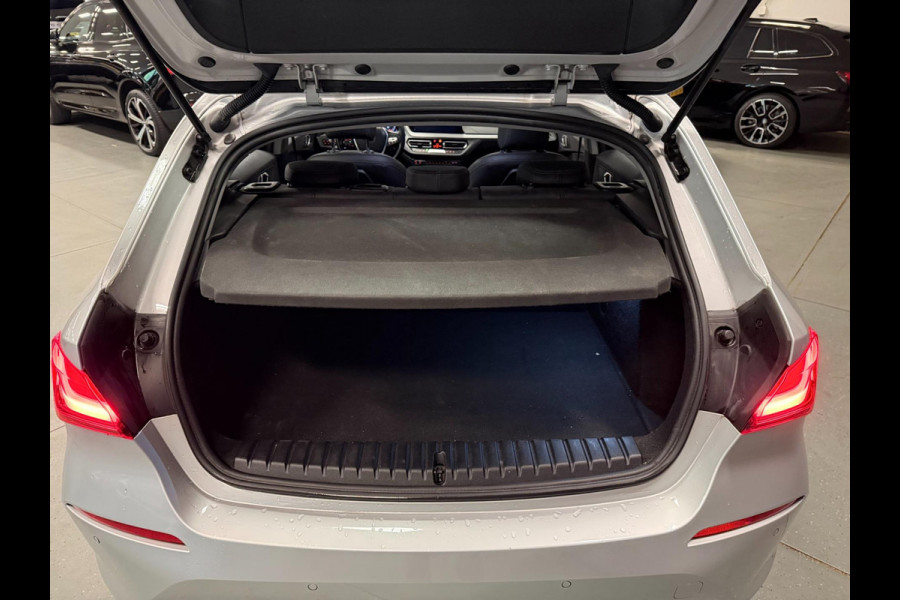 BMW 1-serie 118i Executive Edition V-COCKPIT/NAVI/LED/CARPLAY/ECC/PDC/CRUISE///