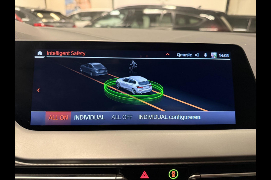 BMW 1-serie 118i Executive Edition V-COCKPIT/NAVI/LED/CARPLAY/ECC/PDC/CRUISE///