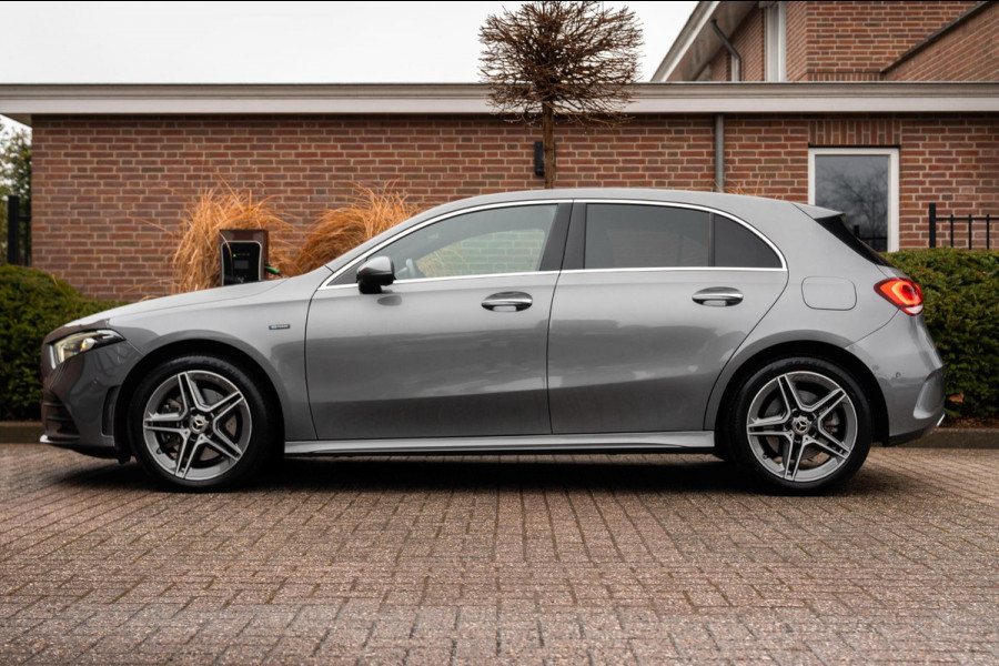 Mercedes-Benz A-Klasse 250 e Business AMG Limited Widescreen Sfeer Keyless Camera 18''