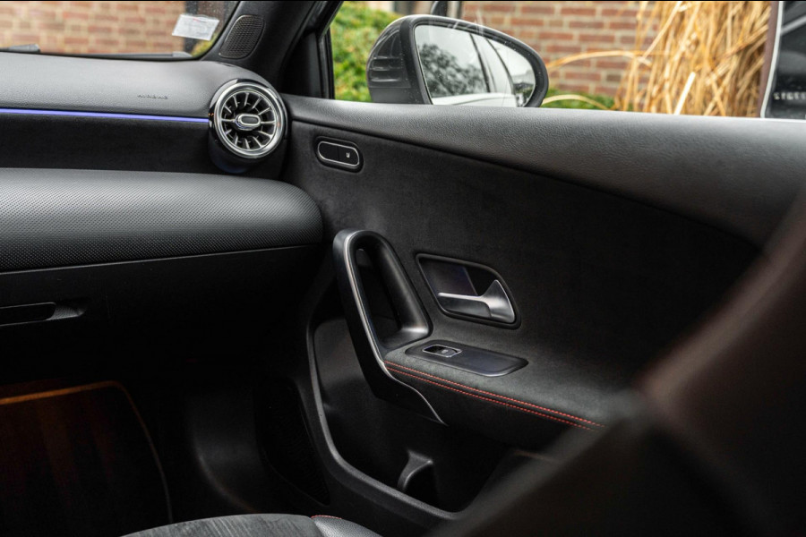 Mercedes-Benz A-Klasse 250 e Business AMG Limited Widescreen Sfeer Keyless Camera 18''