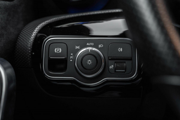 Mercedes-Benz A-Klasse 250 e Business AMG Limited Widescreen Sfeer Keyless Camera 18''