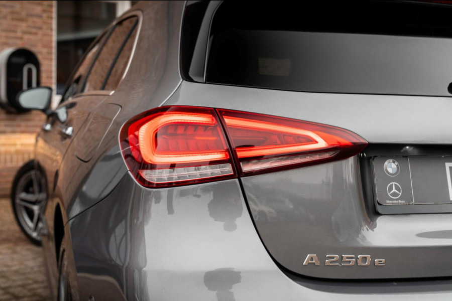 Mercedes-Benz A-Klasse 250 e Business AMG Limited Widescreen Sfeer Keyless Camera 18''