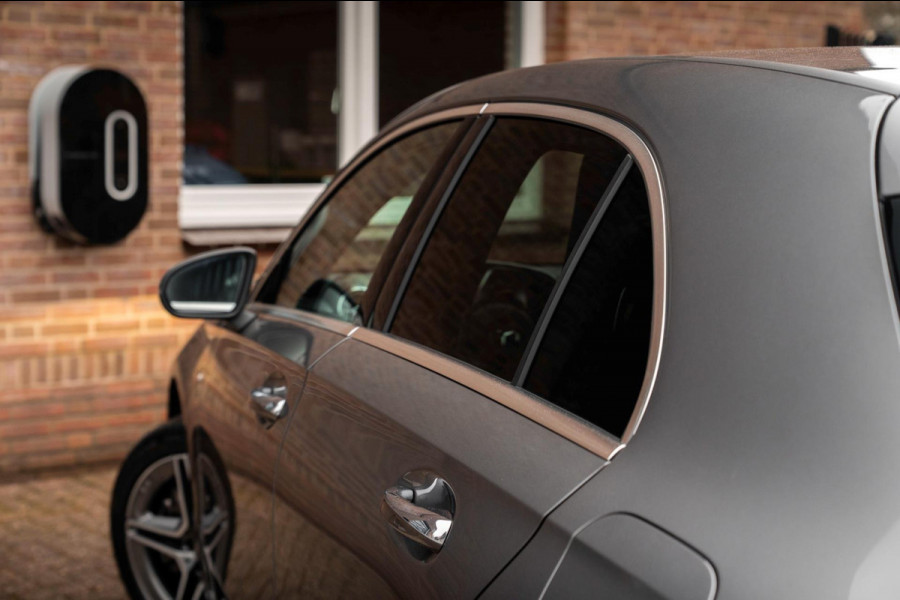 Mercedes-Benz A-Klasse 250 e Business AMG Limited Widescreen Sfeer Keyless Camera 18''