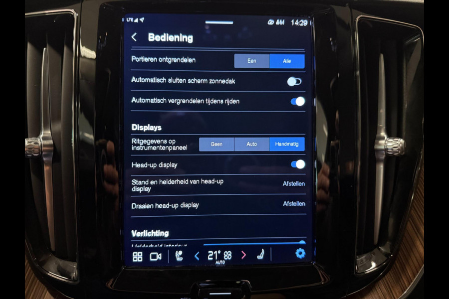 Volvo XC60 2.0 T8 455PK AWD R-DESIGN BLACK B&W/PANO/LEDER/H-UP/360CAM/STOEL-M+KOELING///