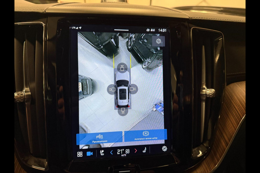 Volvo XC60 2.0 T8 455PK AWD R-DESIGN BLACK B&W/PANO/LEDER/H-UP/360CAM/STOEL-M+KOELING///