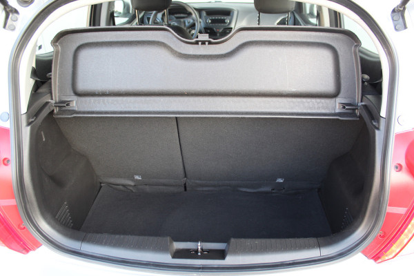 Opel KARL 1.0-75pk ecoFLEX Edition. Erg nette hoogzitter ! Slechts 59.000km ! Airco, parkeersensoren achter, cruise control, Bluetooth telefoonvoorbereidng, metallic lak etc.