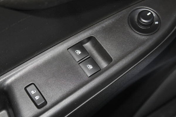 Opel KARL 1.0-75pk ecoFLEX Edition. Erg nette hoogzitter ! Slechts 59.000km ! Airco, parkeersensoren achter, cruise control, Bluetooth telefoonvoorbereidng, metallic lak etc.