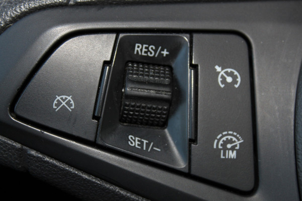 Opel KARL 1.0-75pk ecoFLEX Edition. Erg nette hoogzitter ! Slechts 59.000km ! Airco, parkeersensoren achter, cruise control, Bluetooth telefoonvoorbereidng, metallic lak etc.