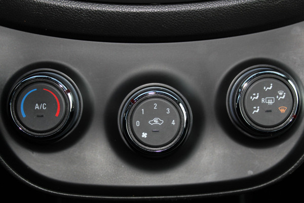 Opel KARL 1.0-75pk ecoFLEX Edition. Erg nette hoogzitter ! Slechts 59.000km ! Airco, parkeersensoren achter, cruise control, Bluetooth telefoonvoorbereidng, metallic lak etc.