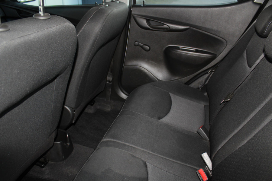 Opel KARL 1.0-75pk ecoFLEX Edition. Erg nette hoogzitter ! Slechts 59.000km ! Airco, parkeersensoren achter, cruise control, Bluetooth telefoonvoorbereidng, metallic lak etc.